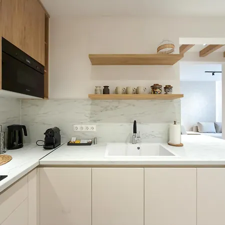 Luxury Downtown A2 Apartment