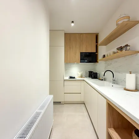 Luxury Downtown A2 Apartment *