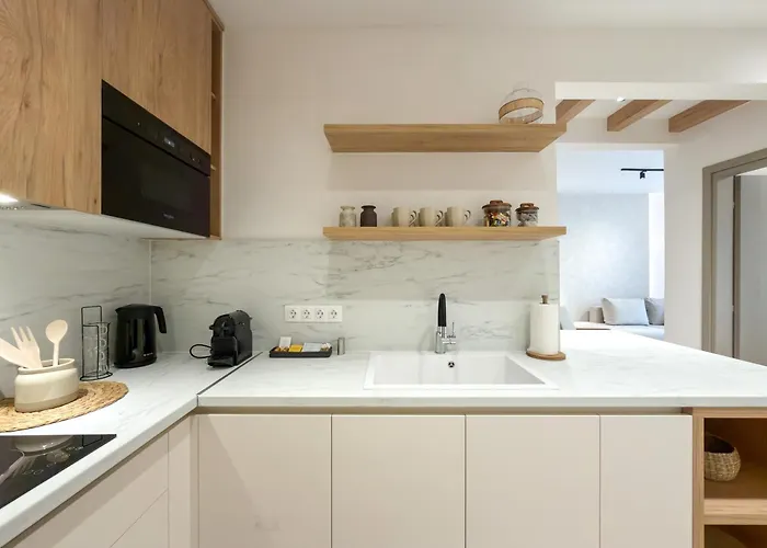 Luxury Downtown A2 Apartment