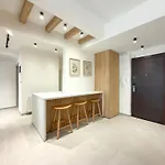 Luxury Downtown A2 Апартаменты *